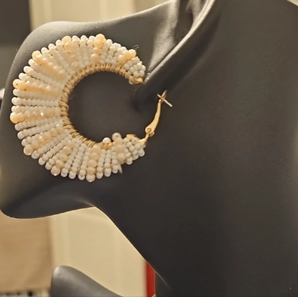 CATOS Elegant Cream Beaded Hoop Earrings - Picture 4 of 4